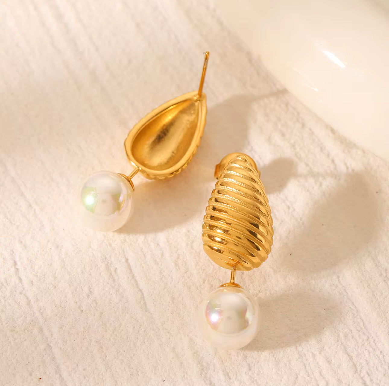Golden Shell Pearl Drops