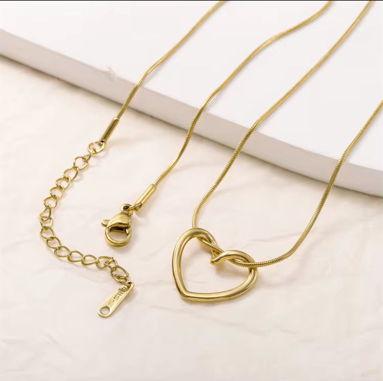 Heartline necklace