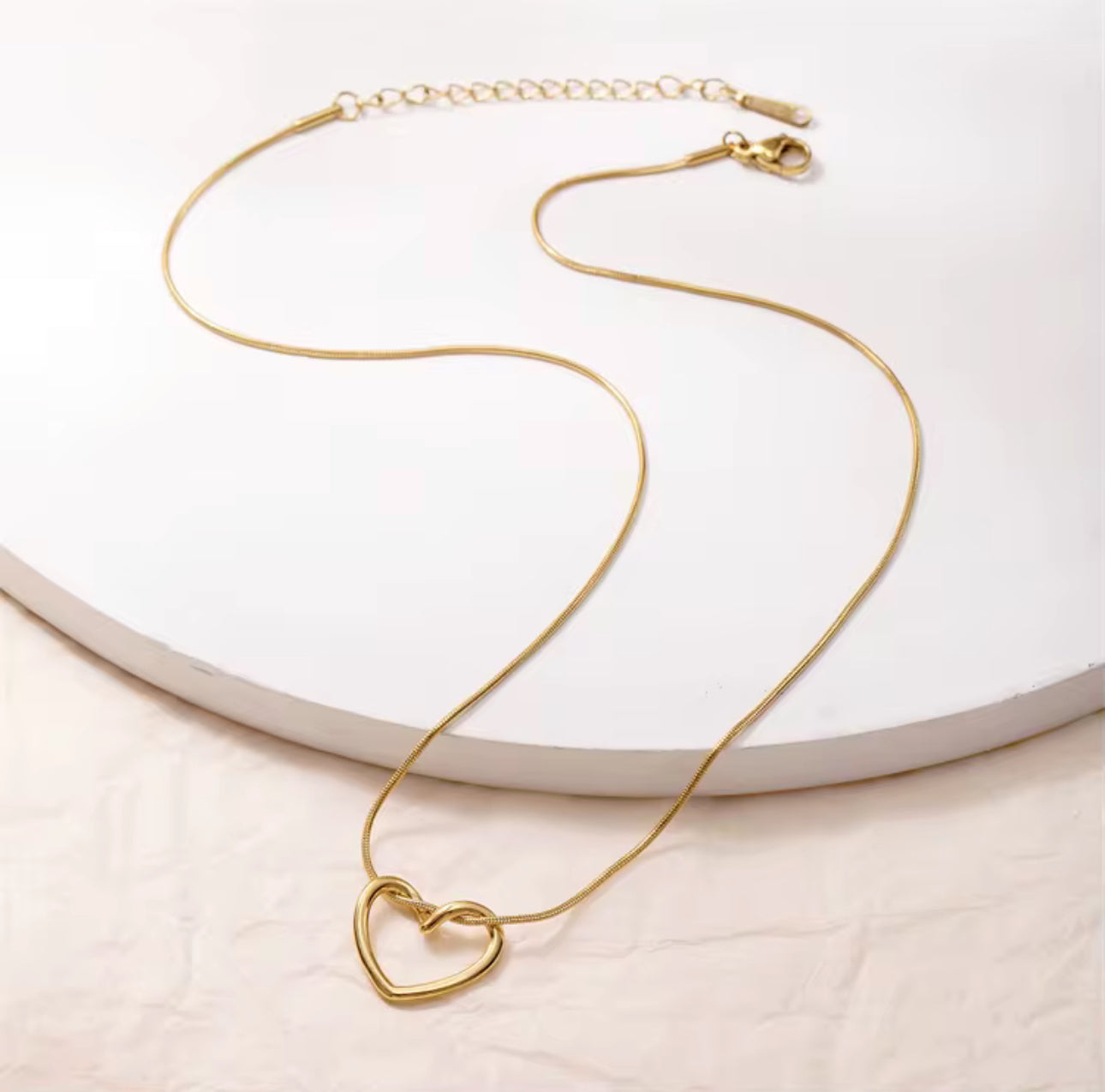 Heartline necklace