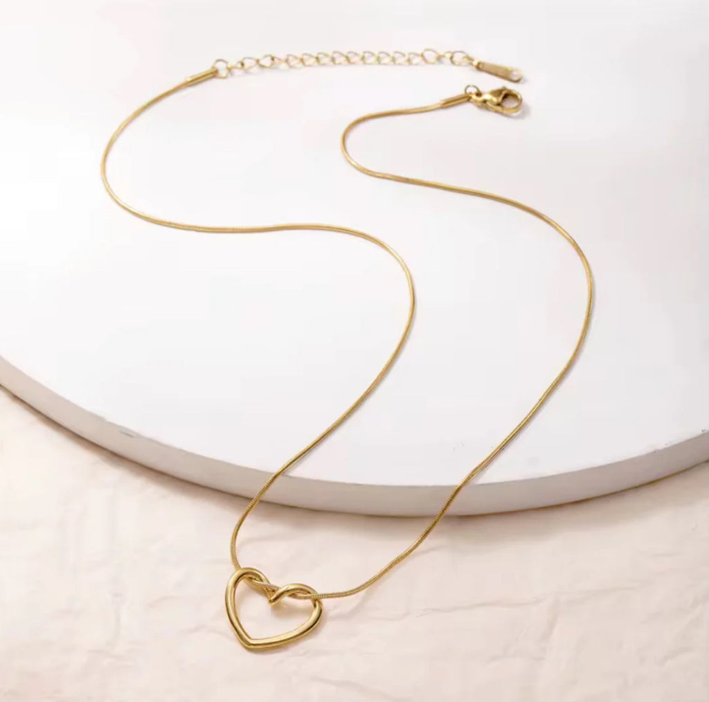 Heartline necklace