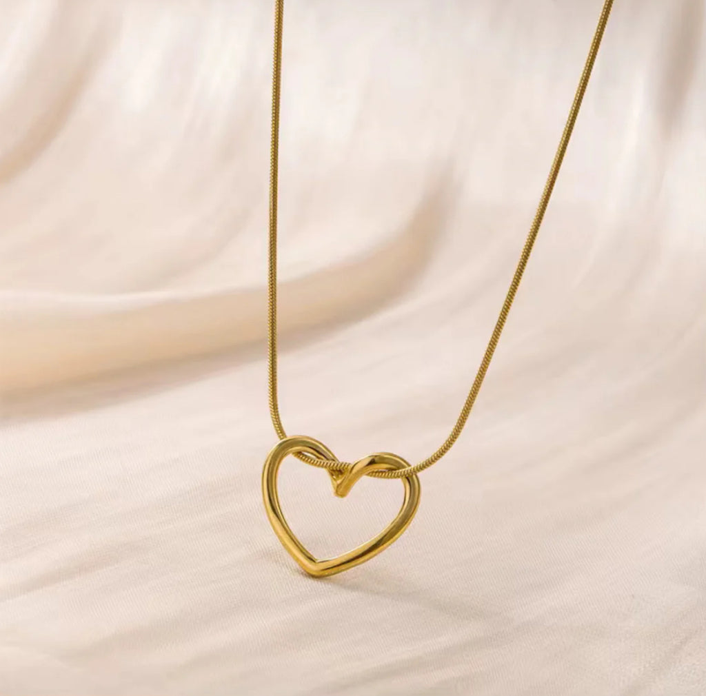 Heartline necklace